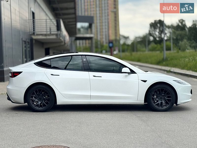 Седан Tesla Model 3 2025 в Києві