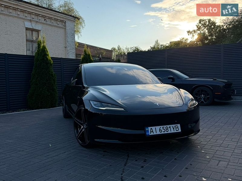 Седан Tesla Model 3 2024 в Черкасах