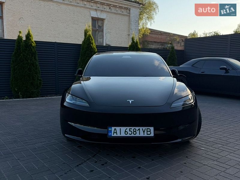 Седан Tesla Model 3 2024 в Черкасах