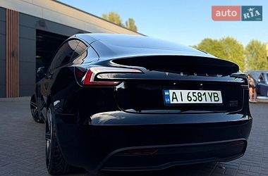 Седан Tesla Model 3 2024 в Черкасах