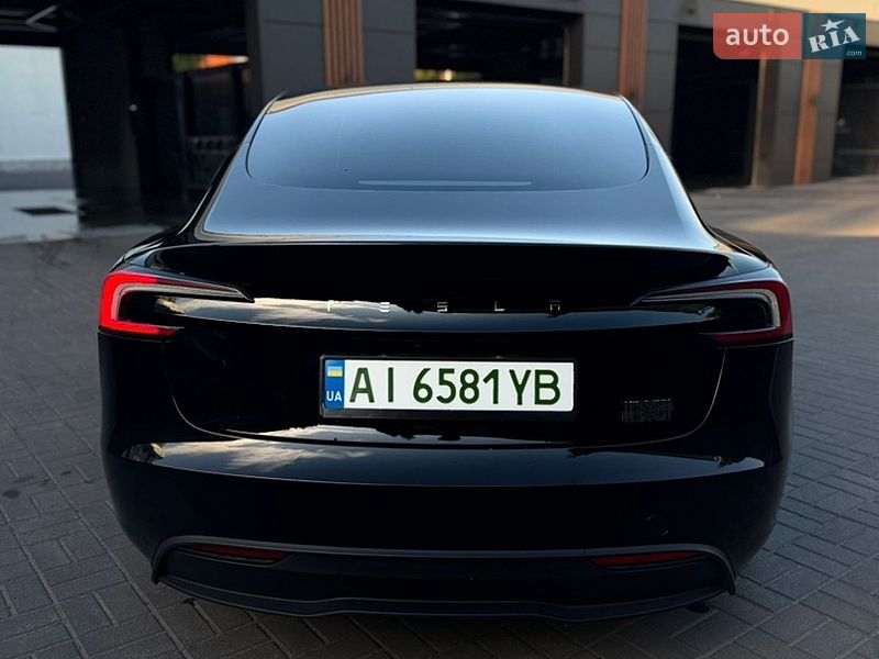 Седан Tesla Model 3 2024 в Черкасах
