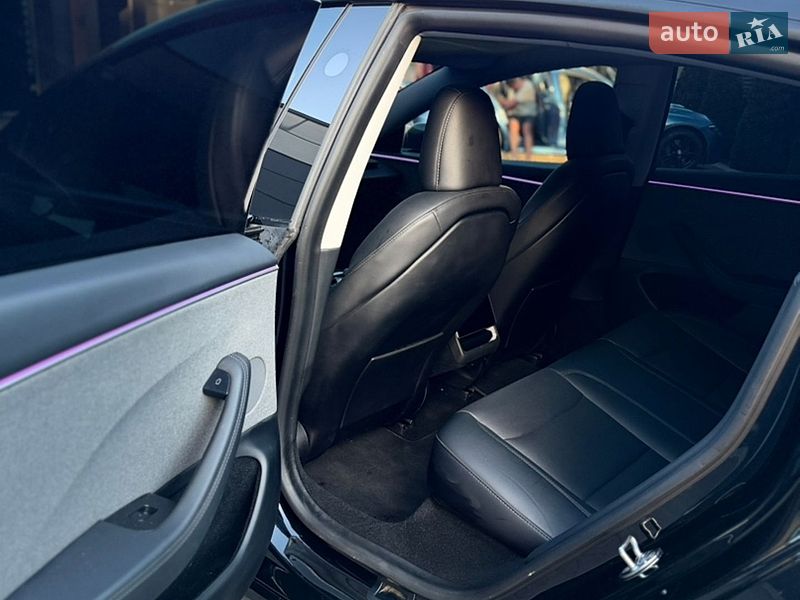 Седан Tesla Model 3 2024 в Черкасах