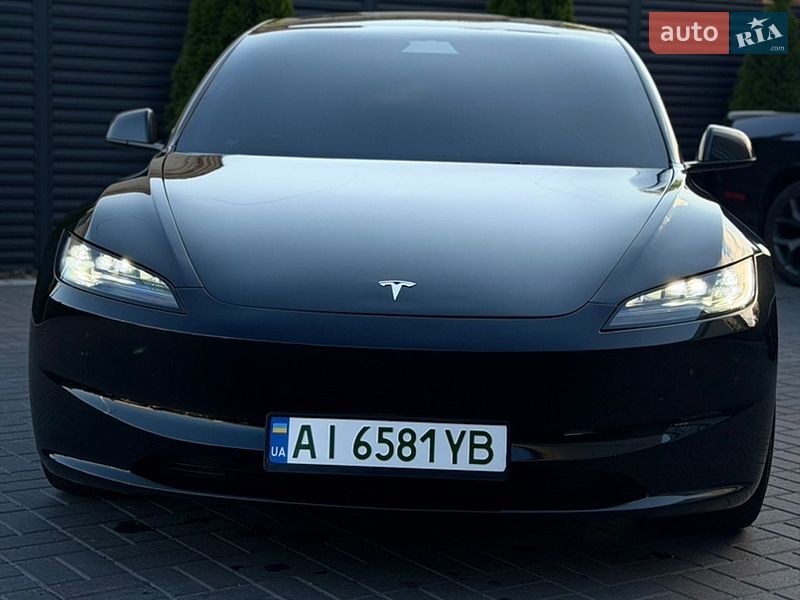 Седан Tesla Model 3 2024 в Черкасах