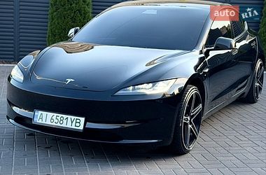 Седан Tesla Model 3 2024 в Черкасах