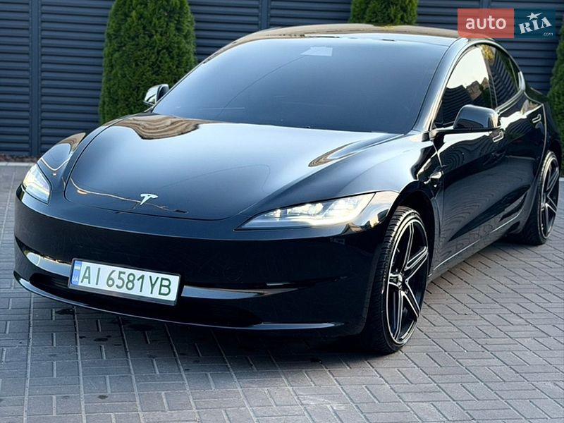 Седан Tesla Model 3 2024 в Черкасах