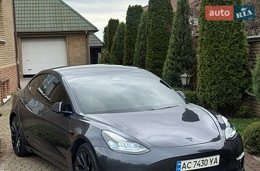 Седан Tesla Model 3 2021 в Луцке
