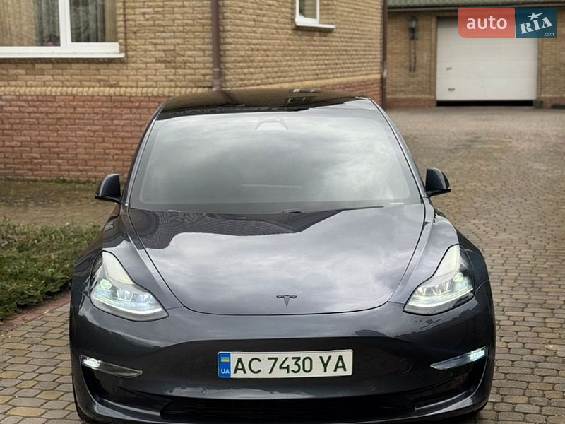 Седан Tesla Model 3 2021 в Луцке