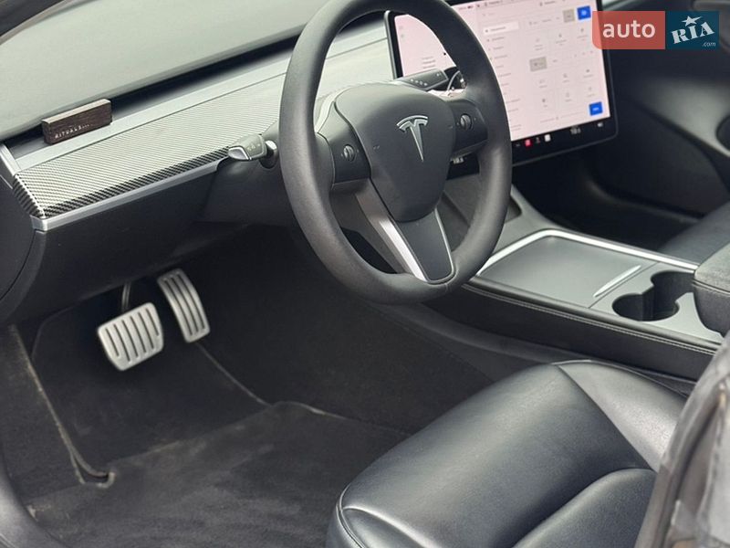 Седан Tesla Model 3 2021 в Луцке