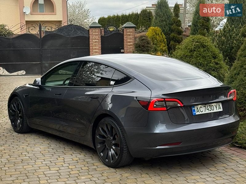 Седан Tesla Model 3 2021 в Луцке