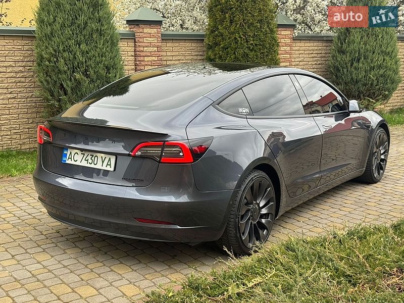 Седан Tesla Model 3 2021 в Луцке