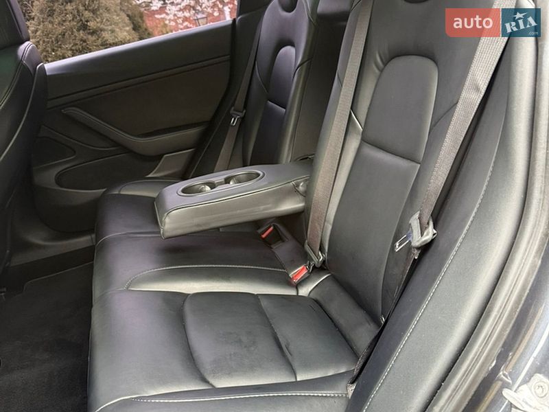 Седан Tesla Model 3 2021 в Луцке