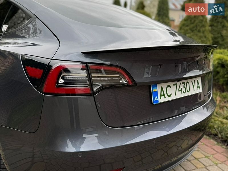 Седан Tesla Model 3 2021 в Луцке