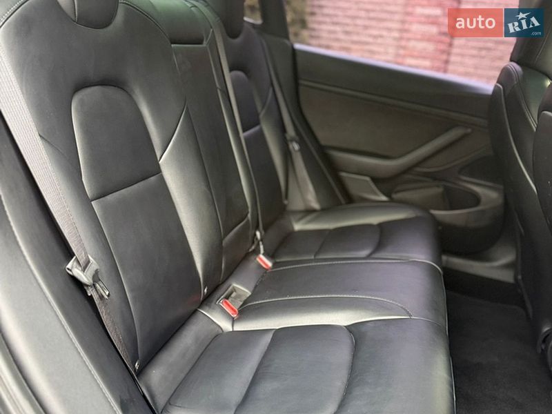 Седан Tesla Model 3 2021 в Луцке