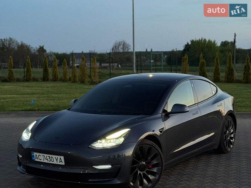 Седан Tesla Model 3 2021 в Луцке