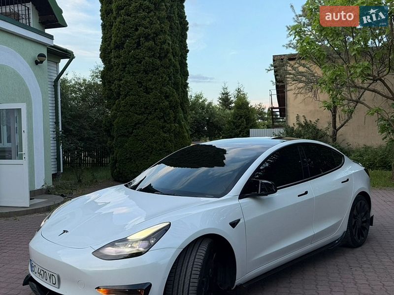 Седан Tesla Model 3 2022 в Львові