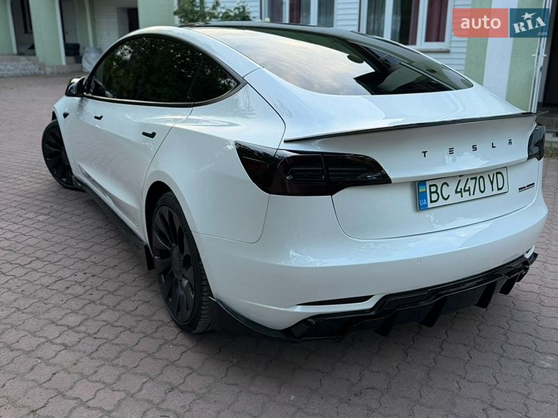 Седан Tesla Model 3 2022 в Львові