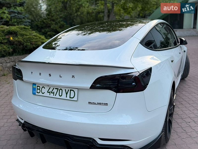 Седан Tesla Model 3 2022 в Львові
