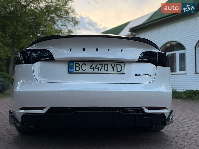 Седан Tesla Model 3 2022 в Львові