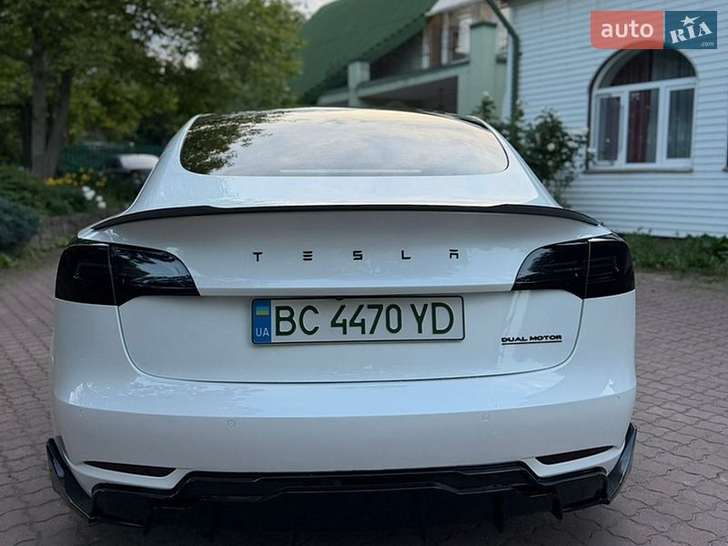 Седан Tesla Model 3 2022 в Львові