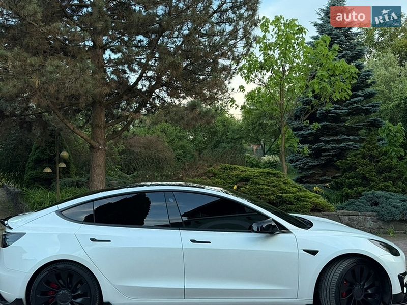 Седан Tesla Model 3 2022 в Львові