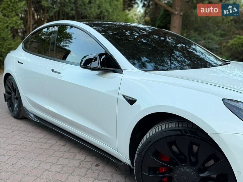 Седан Tesla Model 3 2022 в Львові