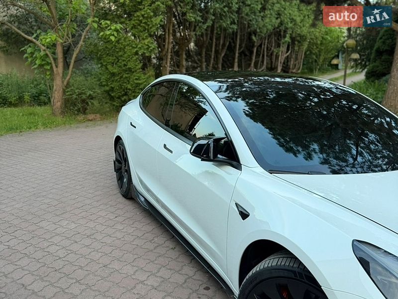 Седан Tesla Model 3 2022 в Львові