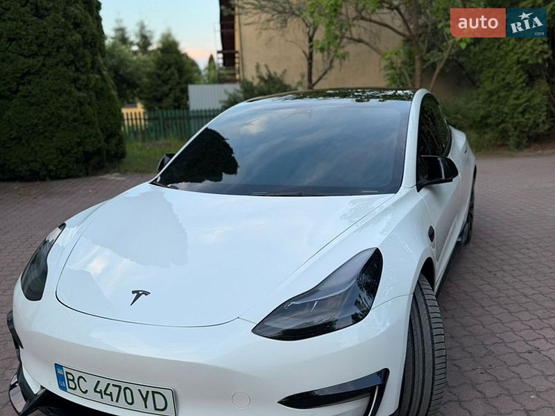 Седан Tesla Model 3 2022 в Львові