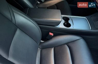 Седан Tesla Model 3 2022 в Львові
