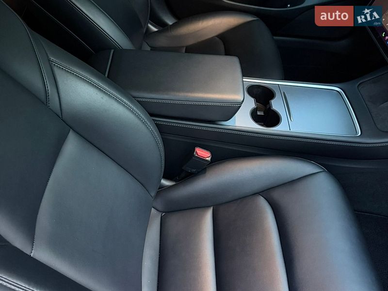 Седан Tesla Model 3 2022 в Львові