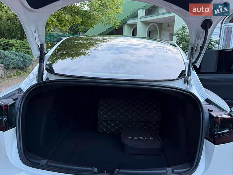 Седан Tesla Model 3 2022 в Львові