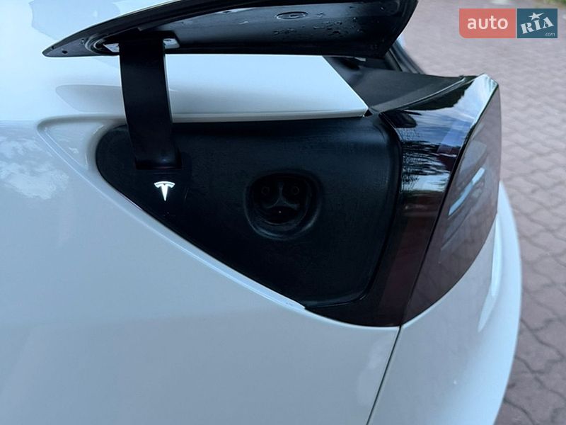 Седан Tesla Model 3 2022 в Львові
