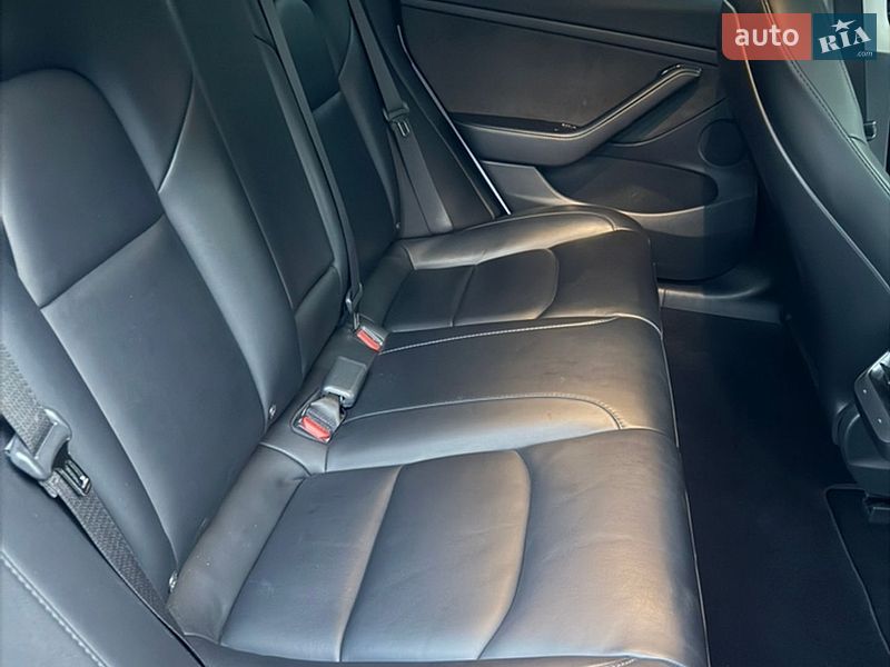 Седан Tesla Model 3 2022 в Львові