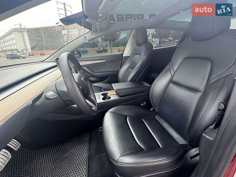 Седан Tesla Model 3 2022 в Ужгороде