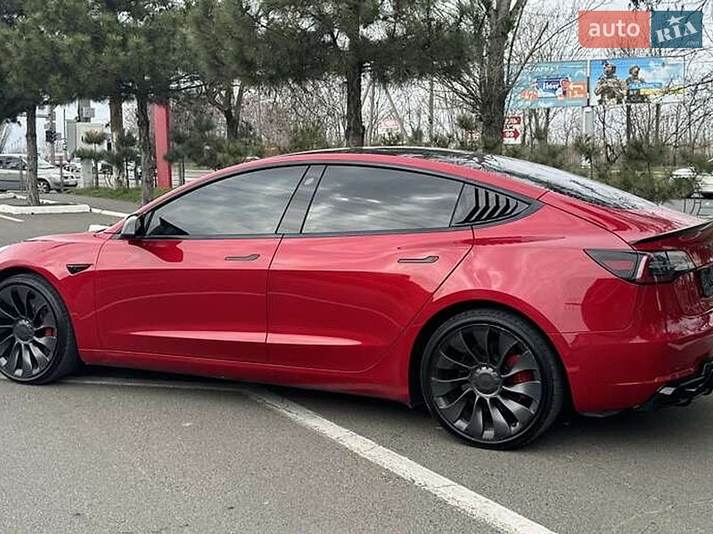 Седан Tesla Model 3 2022 в Ужгороде