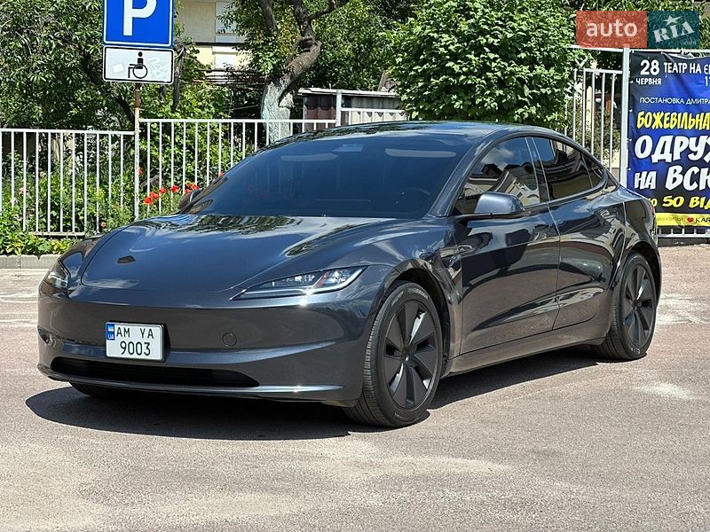 Tesla Model 3 2024