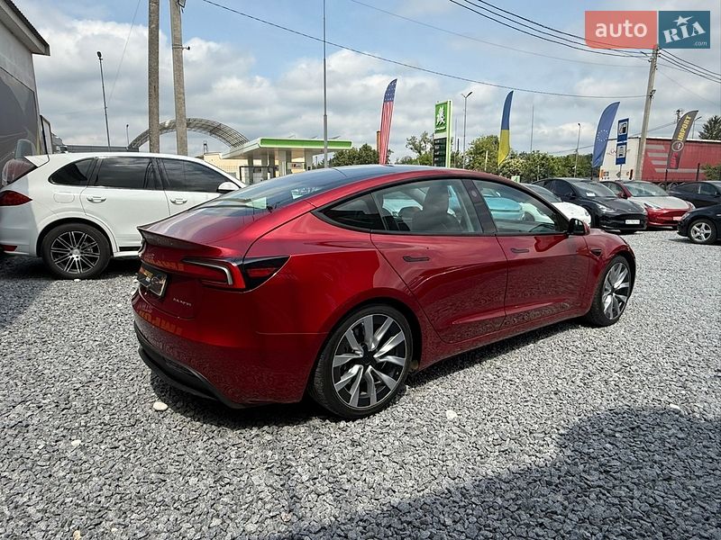 Седан Tesla Model 3 2024 в Стрию