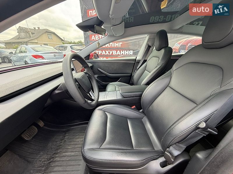 Седан Tesla Model 3 2024 в Стрию