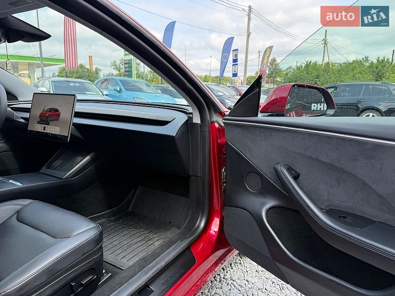 Седан Tesla Model 3 2024 в Стрию