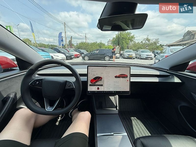Седан Tesla Model 3 2024 в Стрию
