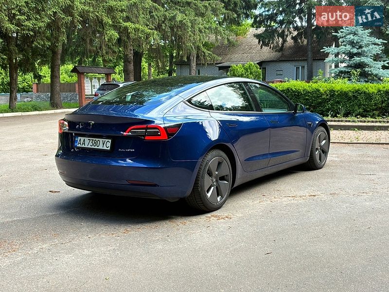 Седан Tesla Model 3 2020 в Киеве