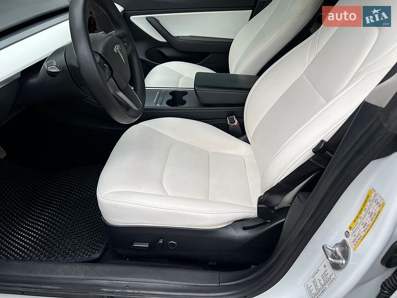 Седан Tesla Model 3 2020 в Виннице