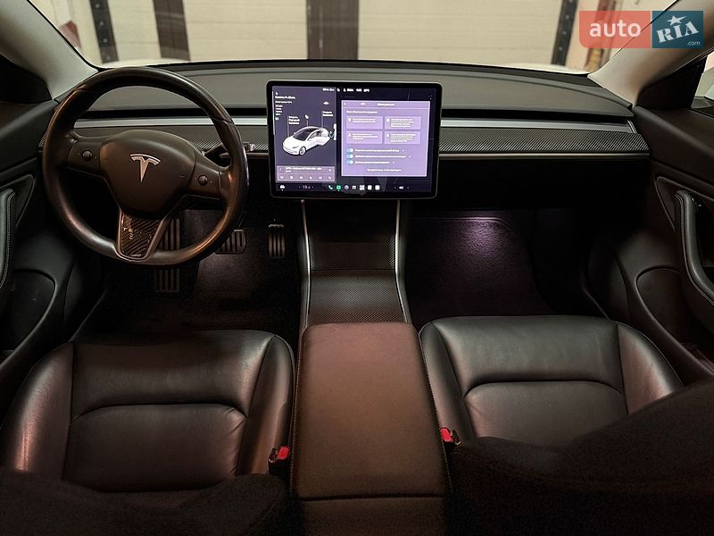 Седан Tesla Model 3 2019 в Луцке
