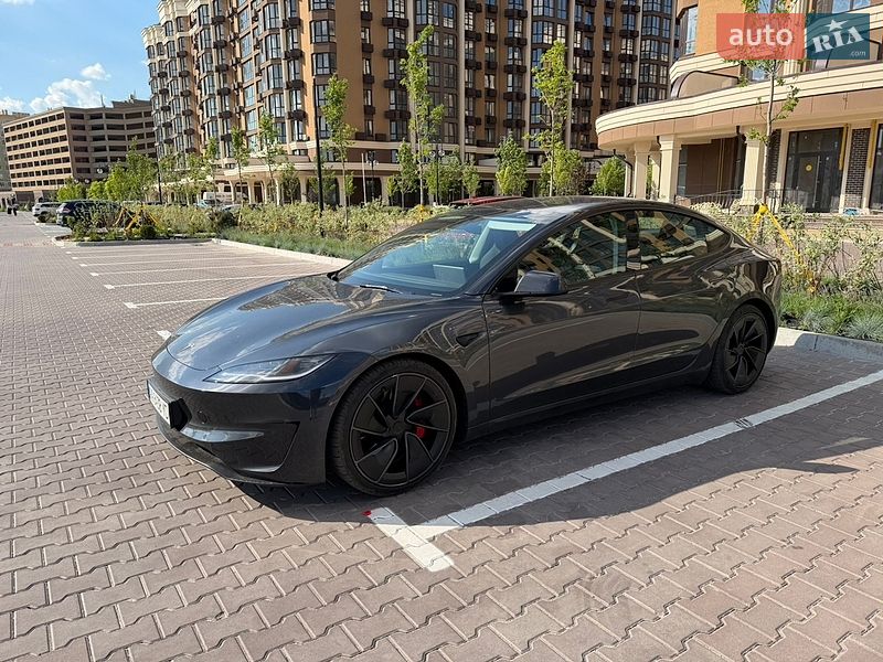 Седан Tesla Model 3 2024 в Киеве