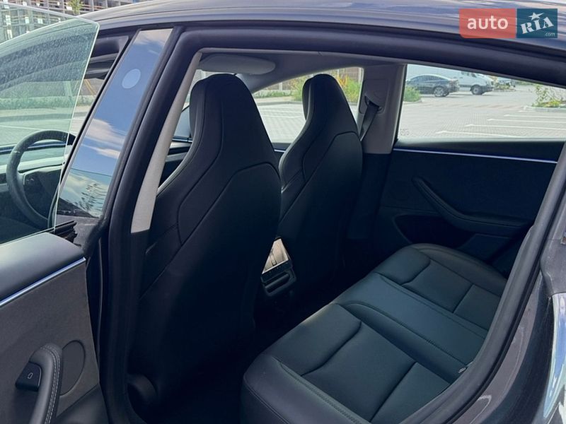 Седан Tesla Model 3 2024 в Києві