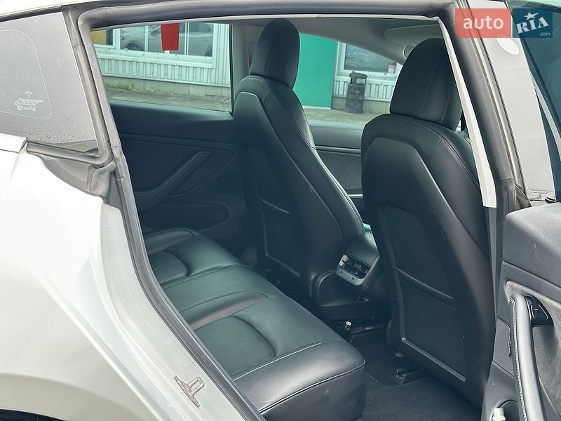 Седан Tesla Model 3 2019 в Киеве