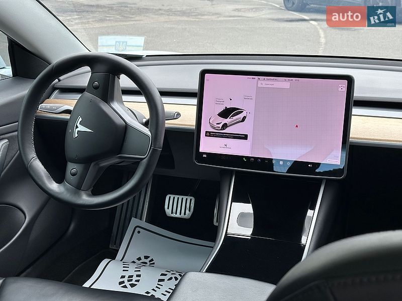 Седан Tesla Model 3 2019 в Киеве