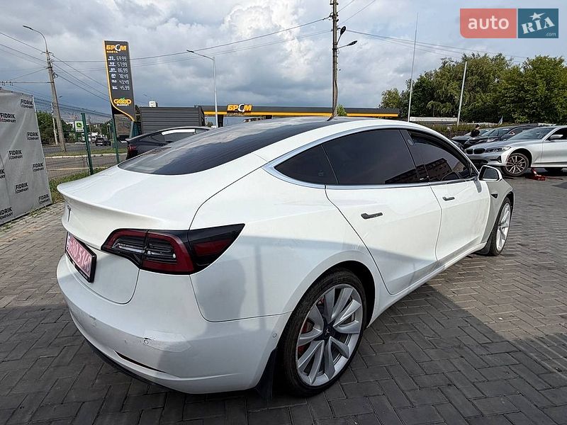 Седан Tesla Model 3 2019 в Луцке