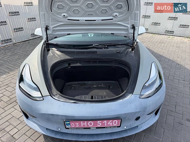 Седан Tesla Model 3 2019 в Луцке