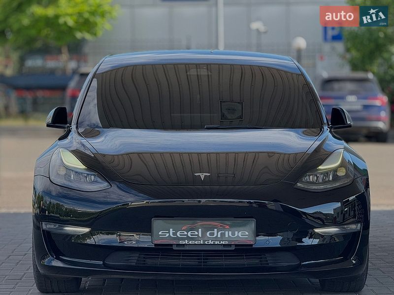 Седан Tesla Model 3 2021 в Николаеве