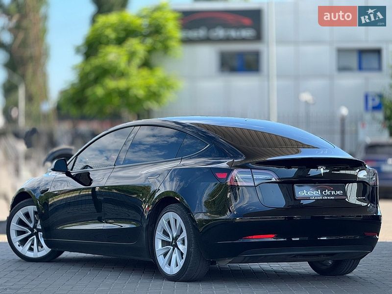 Седан Tesla Model 3 2021 в Николаеве